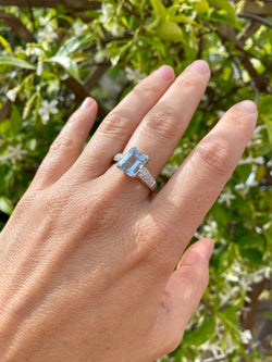 Bague en or avec aigue - marine et diamant de 2,5 carats - Castafiore