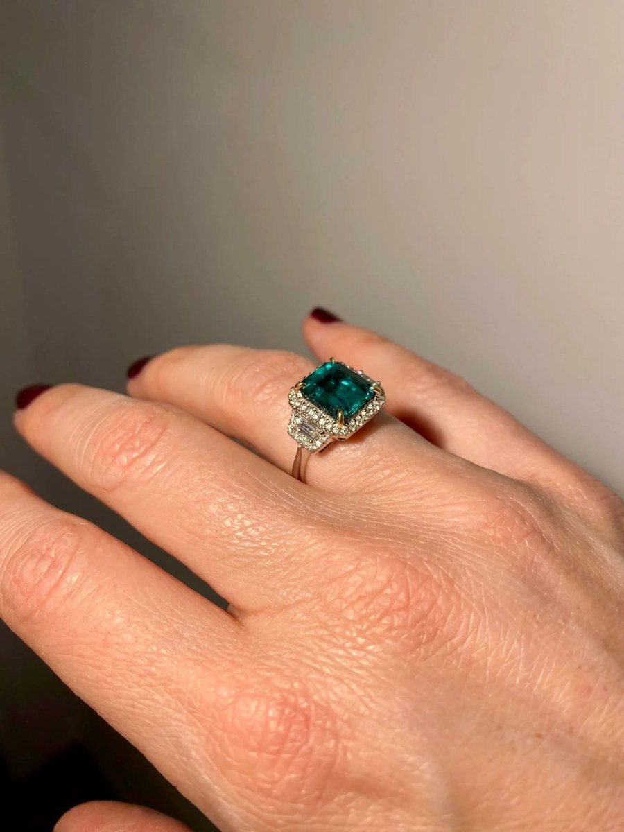 Bague en or avec émeraude naturelle de 3,33 carats certifiée par l'État - Castafiore