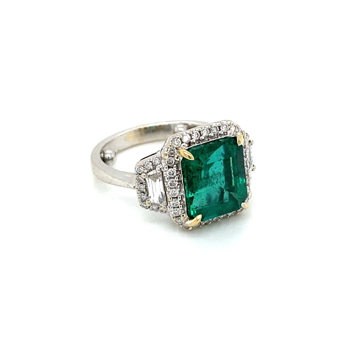 Bague en or avec émeraude non traitée de 3,33 carats certifiée par le Domaine - Castafiore
