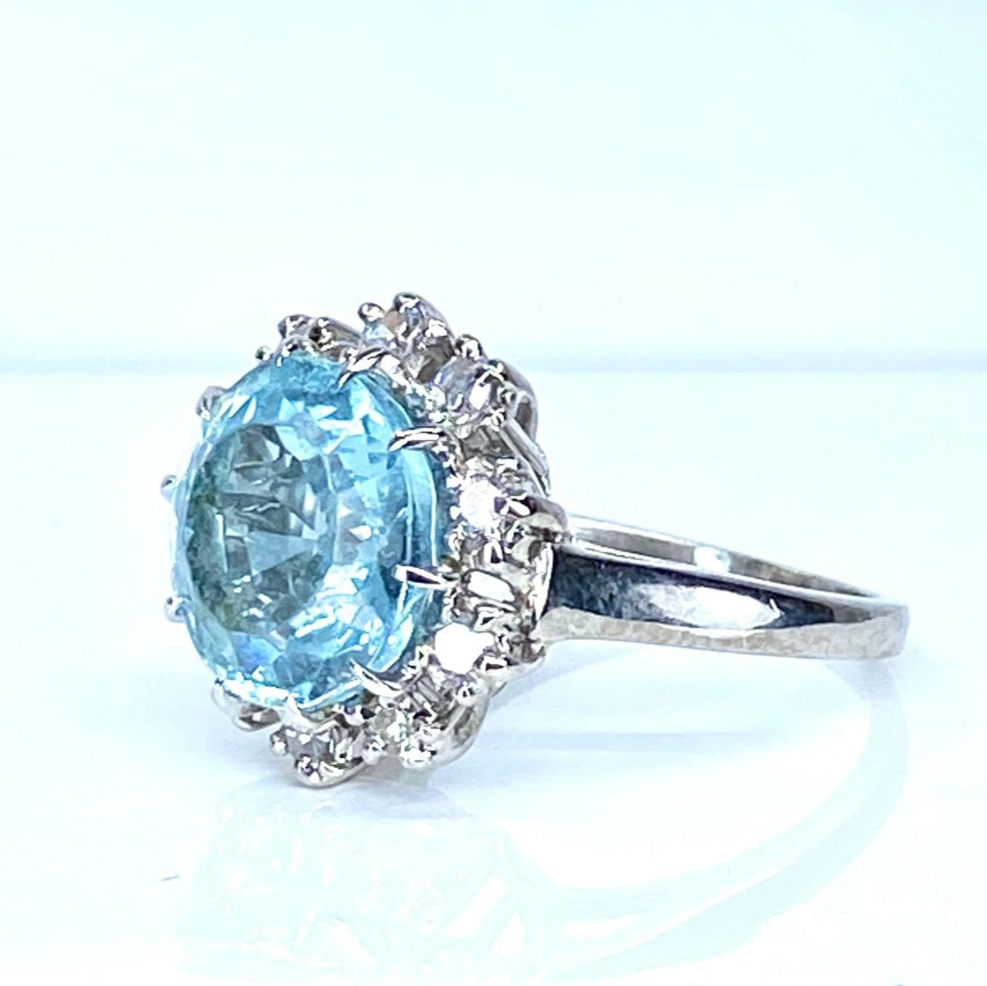 Bague en or blanc 18 carats, aigue marine et diamants - Castafiore