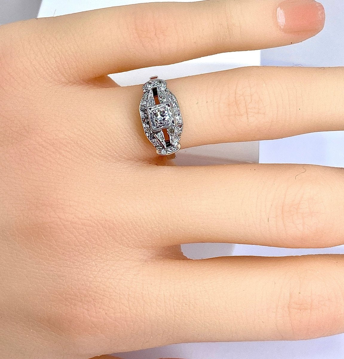Bague en or blanc 18 carats et diamants Art Deco - Castafiore
