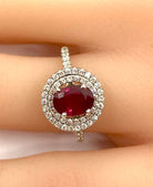 Bague en or blanc 18 carats, rubis 1,28 carat Birman et diamants - Castafiore