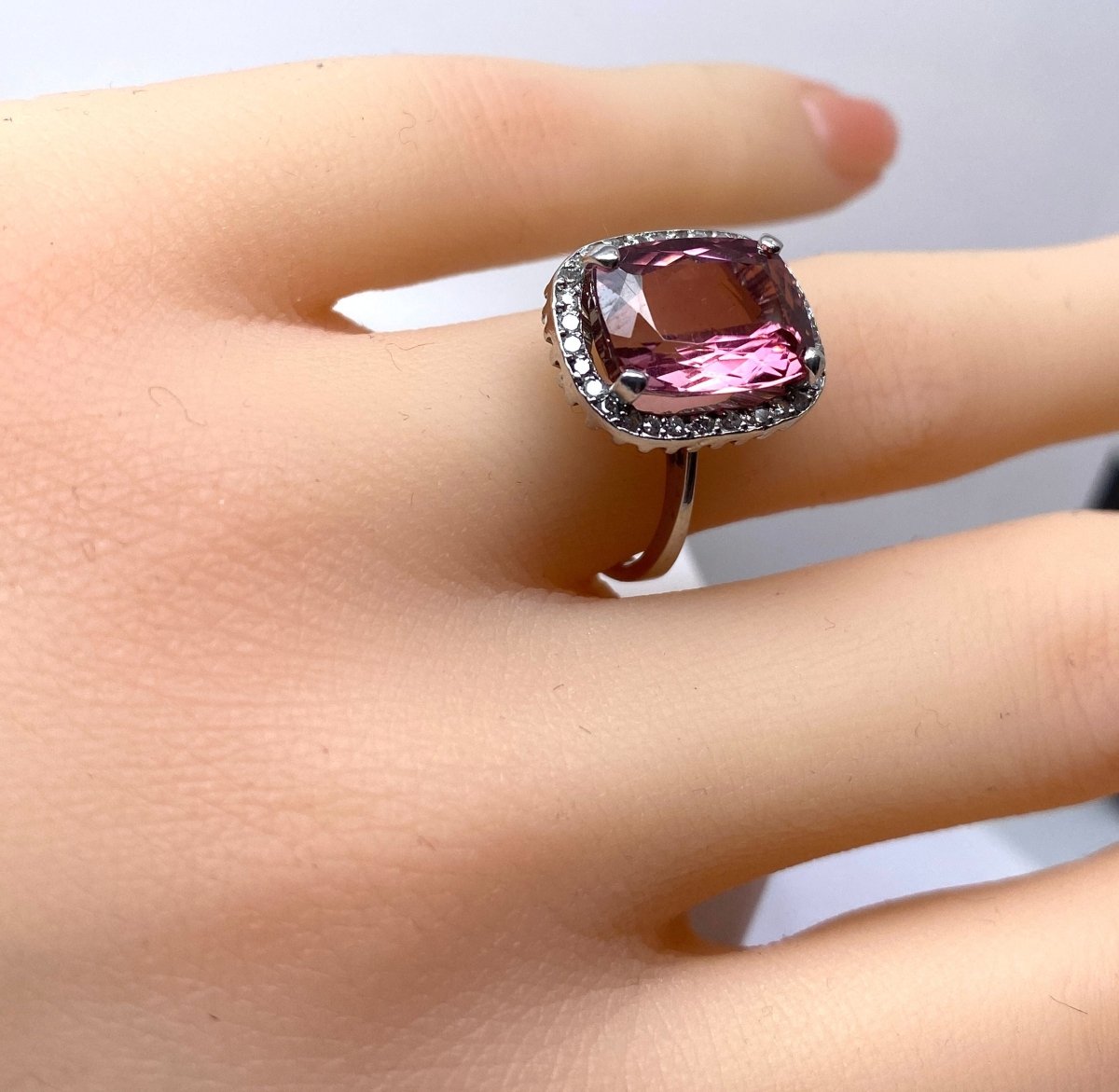 Bague en or blanc 18 carats, tourmaline rose et diamants - Castafiore