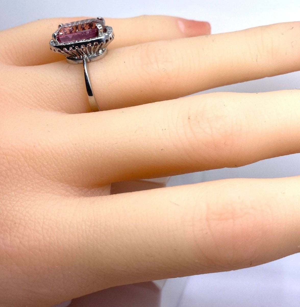 Bague en or blanc 18 carats, tourmaline rose et diamants - Castafiore
