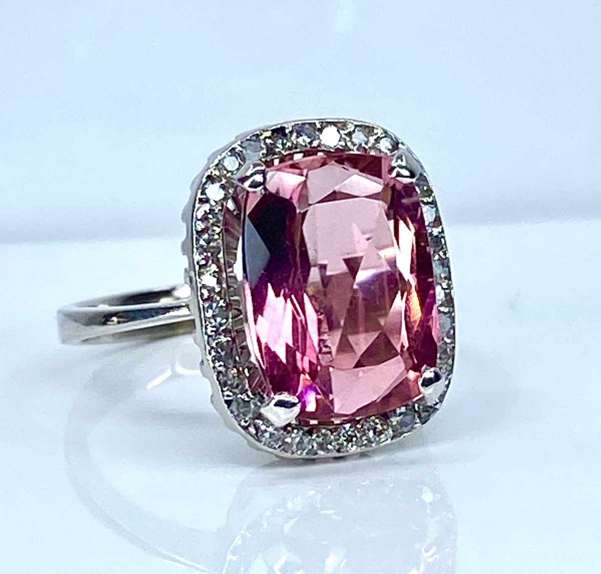 Bague en or blanc 18 carats, tourmaline rose et diamants - Castafiore