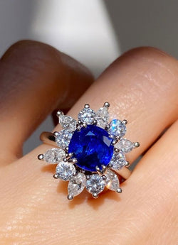 Bague en or blanc 18k ornée d'un saphir Birman non chauffé - Castafiore