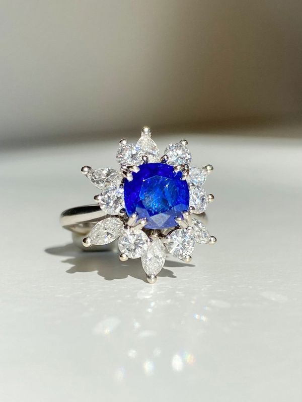 Bague en or blanc 18k ornée d'un saphir Birman non chauffé - Castafiore