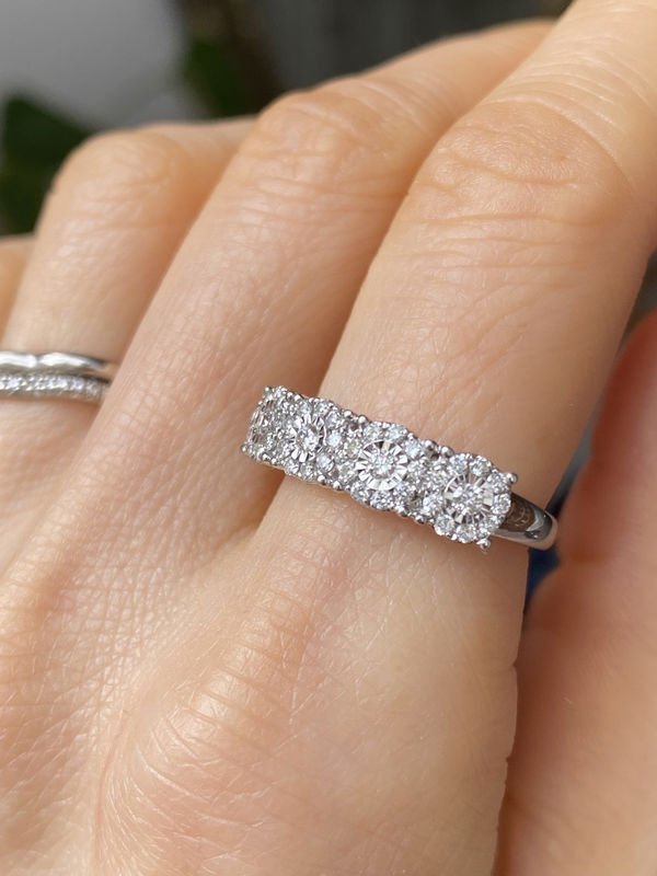 Bague en or blanc 18k sertie de 5 fleurs en diamants - Castafiore