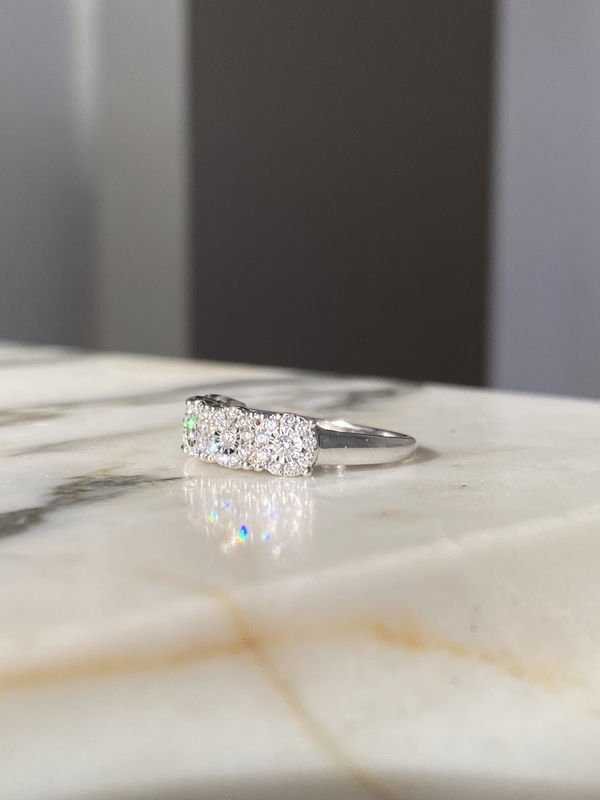 Bague en or blanc 18k sertie de 5 fleurs en diamants - Castafiore