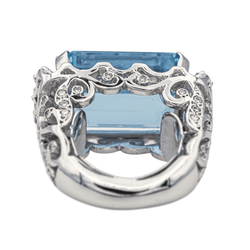 Bague en or blanc, aigue - marine, émeraude et diamants - Castafiore