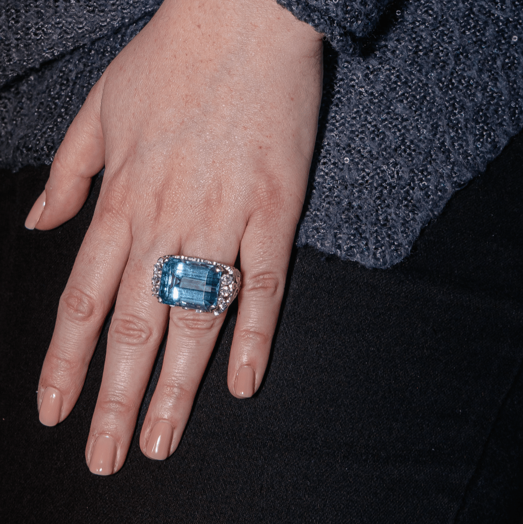 Bague en or blanc, aigue - marine, émeraude et diamants - Castafiore