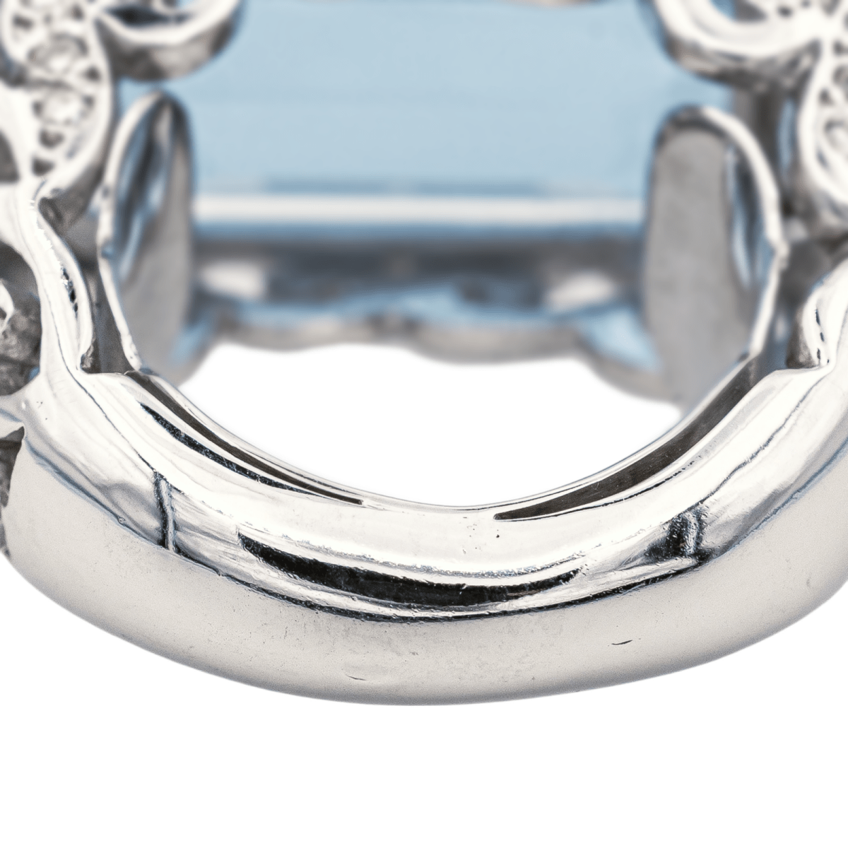 Bague en or blanc, aigue - marine, émeraude et diamants - Castafiore