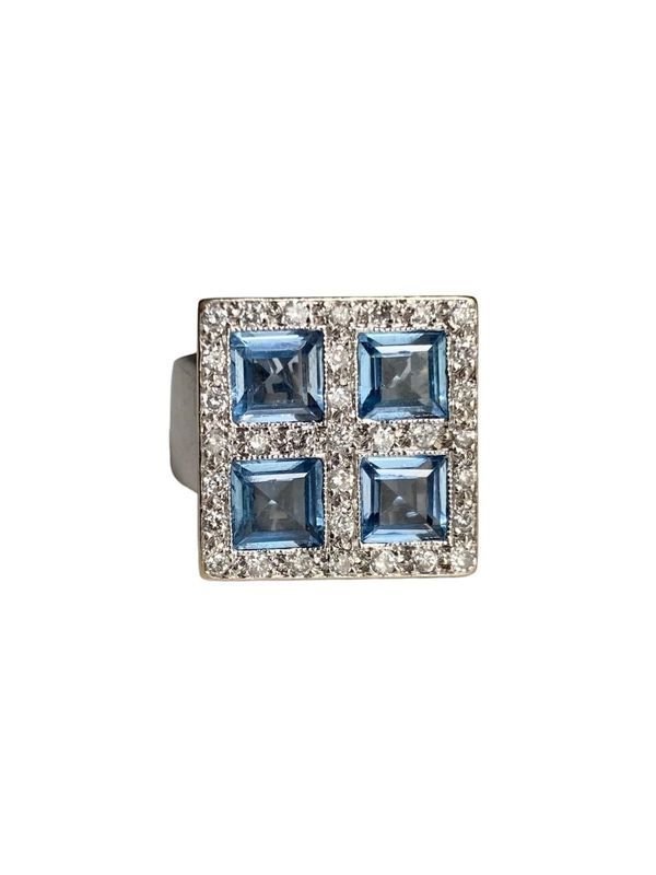 Bague en or blanc de forme carrée, sertie de quatre aigue - marine et diamants - Castafiore