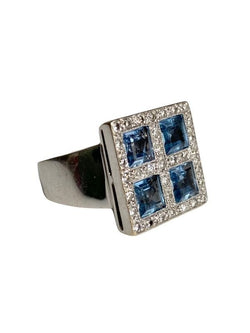 Bague en or blanc de forme carrée, sertie de quatre aigue - marine et diamants - Castafiore