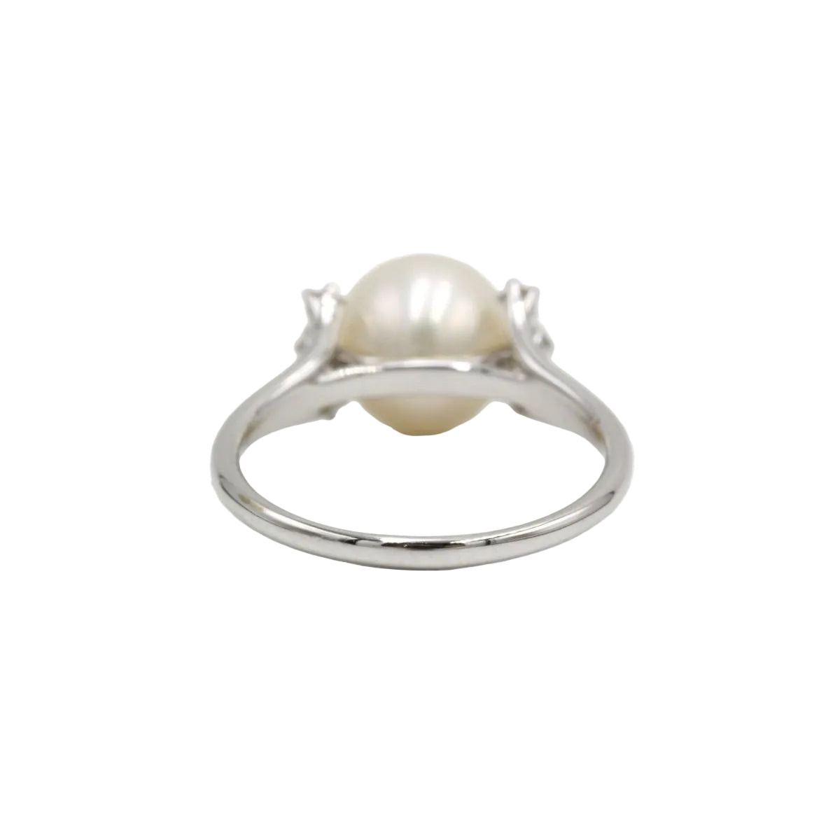 Bague en or blanc, diamants et perle - Castafiore