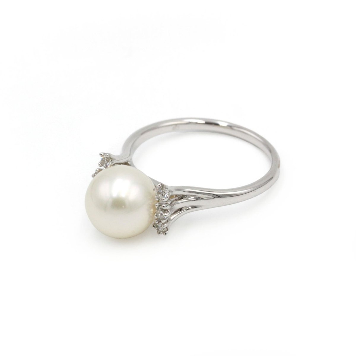 Bague en or blanc, diamants et perle - Castafiore