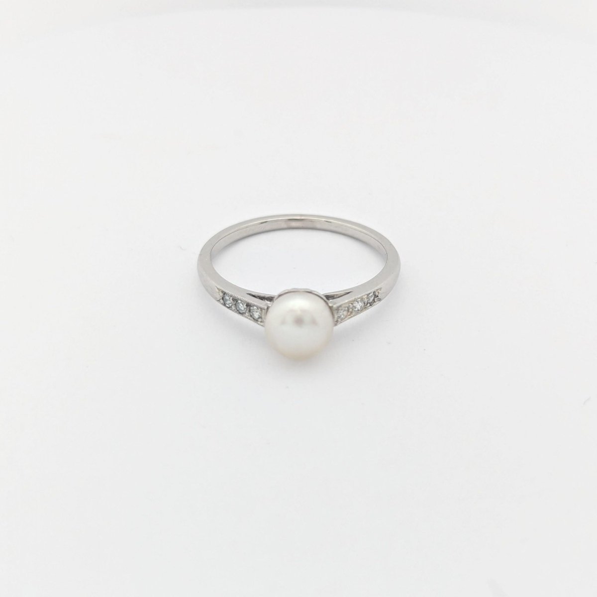 Bague en or blanc diamants et perle - Castafiore