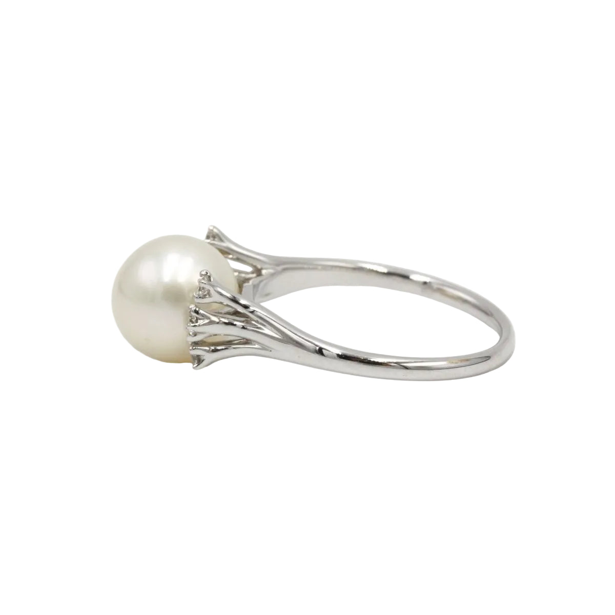 Bague en or blanc, diamants et perle - Castafiore