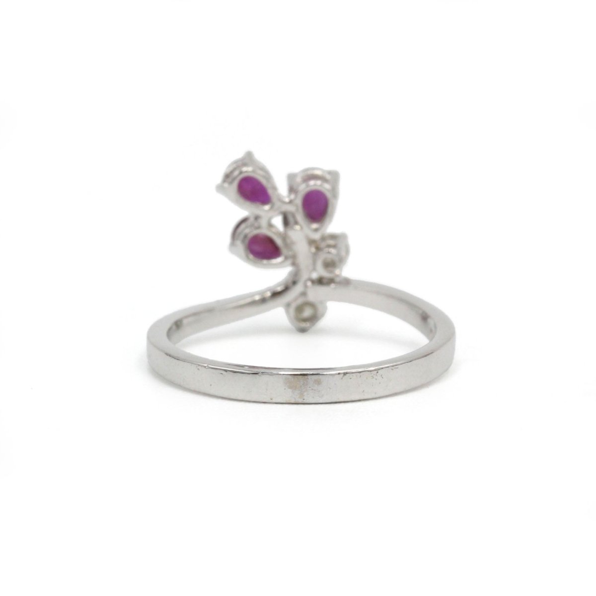 Bague en or blanc, diamants et rubis - Castafiore