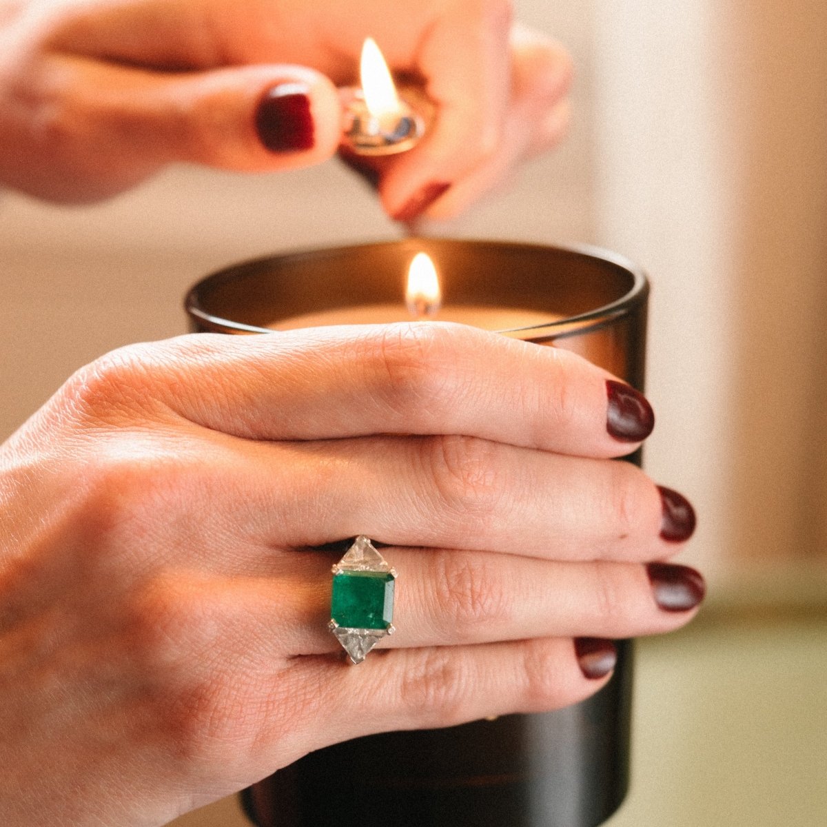 Bague en or blanc, émeraude de Colombie et diamants - Castafiore