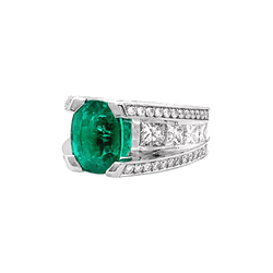 Ring white gold, emerald and diamonds.