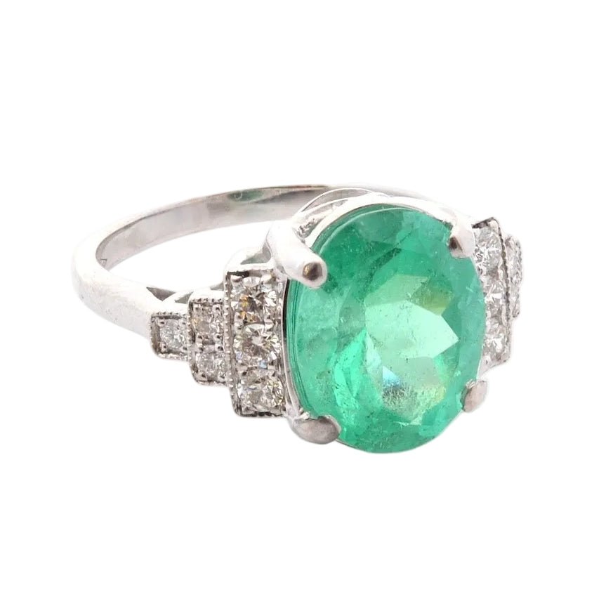 Ring emerald 3.51cts and diamonds in 18k gold
