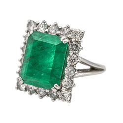 Bague en or blanc, émeraude et diamants - Castafiore