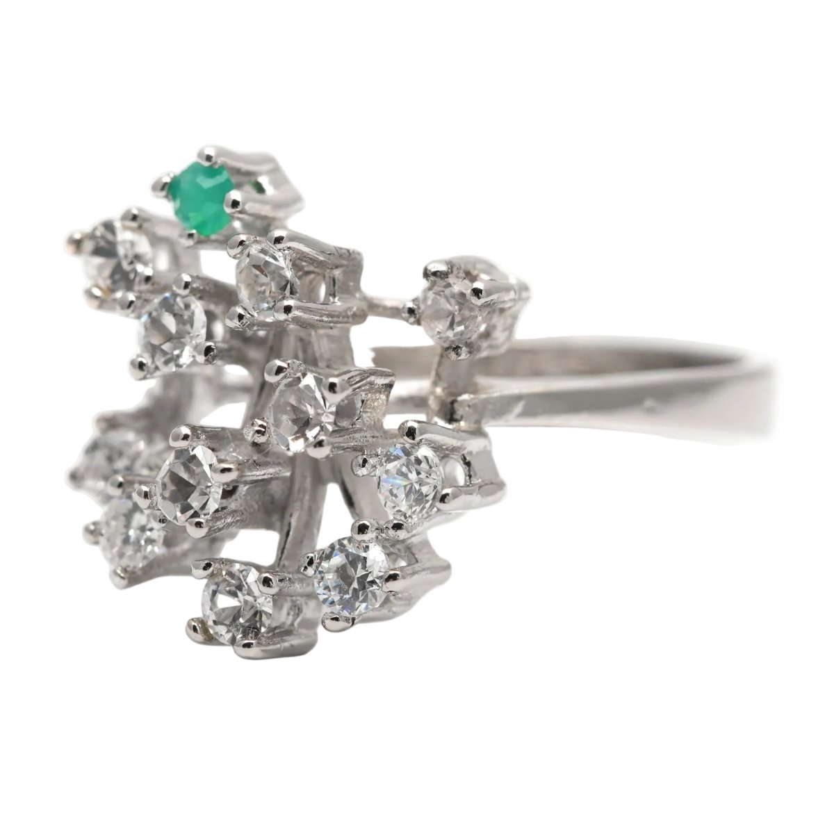Bague en or blanc, émeraude et diamants - Castafiore