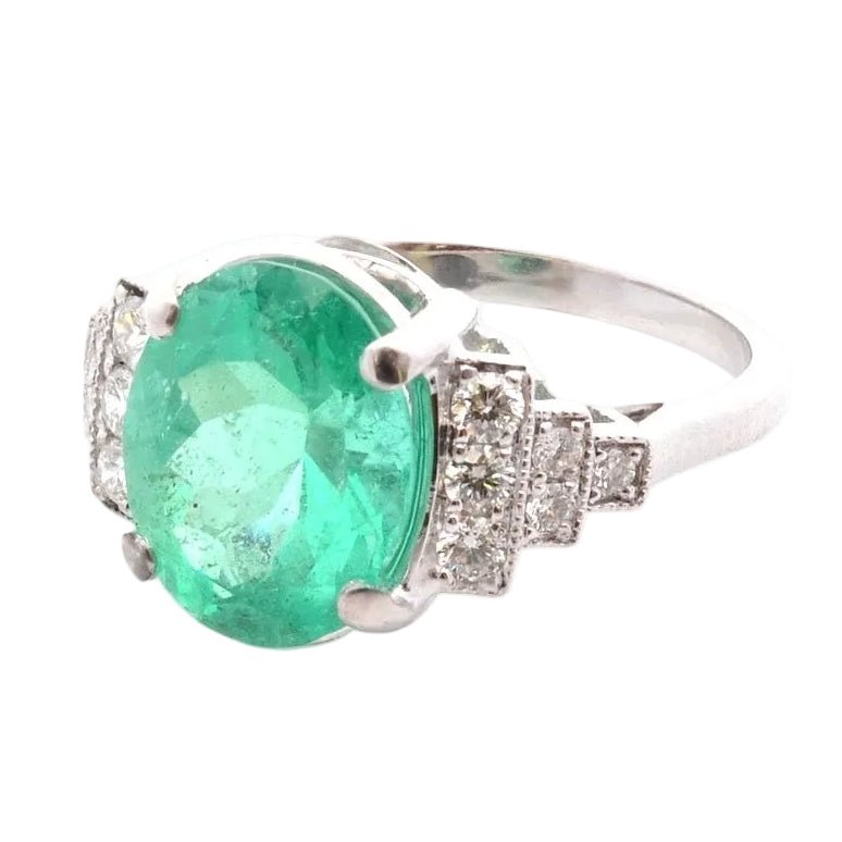 Ring emerald 3.51cts and diamonds in 18k gold