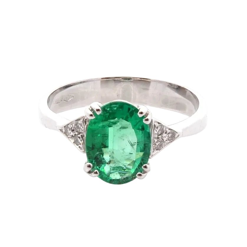 Ring emerald and diamonds in 18k gold