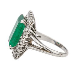 Bague en or blanc, émeraude et diamants - Castafiore