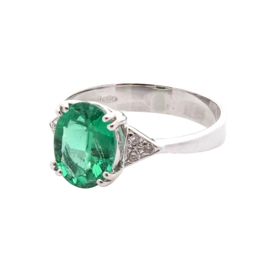Ring emerald and diamonds in 18k gold
