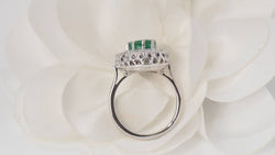 Bague en or blanc, émeraude et diamants - Castafiore