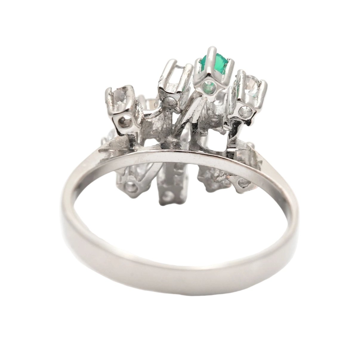 Bague en or blanc, émeraude et diamants - Castafiore