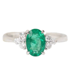 Bague en or blanc, émeraude ovale et diamants - Castafiore