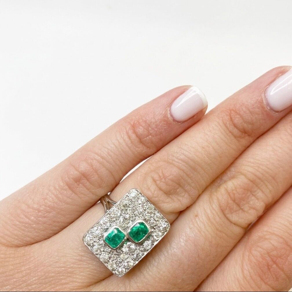 Bague en or blanc, émeraudes et diamants - Castafiore