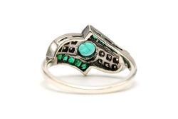 Bague en or blanc, émeraudes et diamants - Castafiore