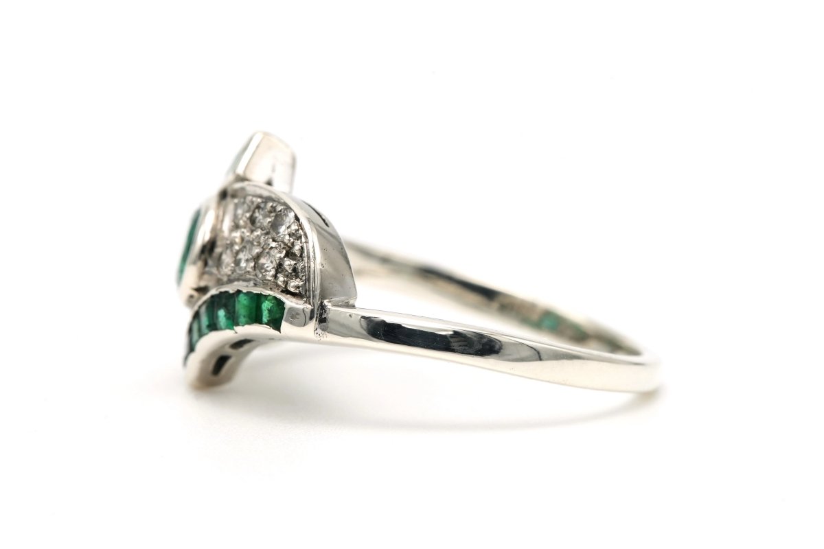 Bague en or blanc, émeraudes et diamants - Castafiore