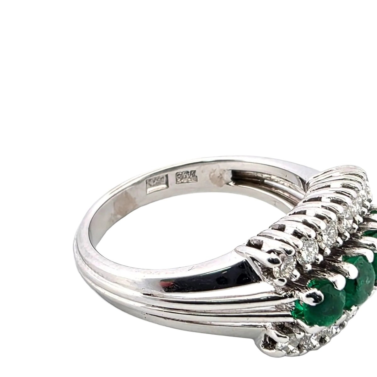 Bague en or blanc, émeraudes et diamants - Castafiore