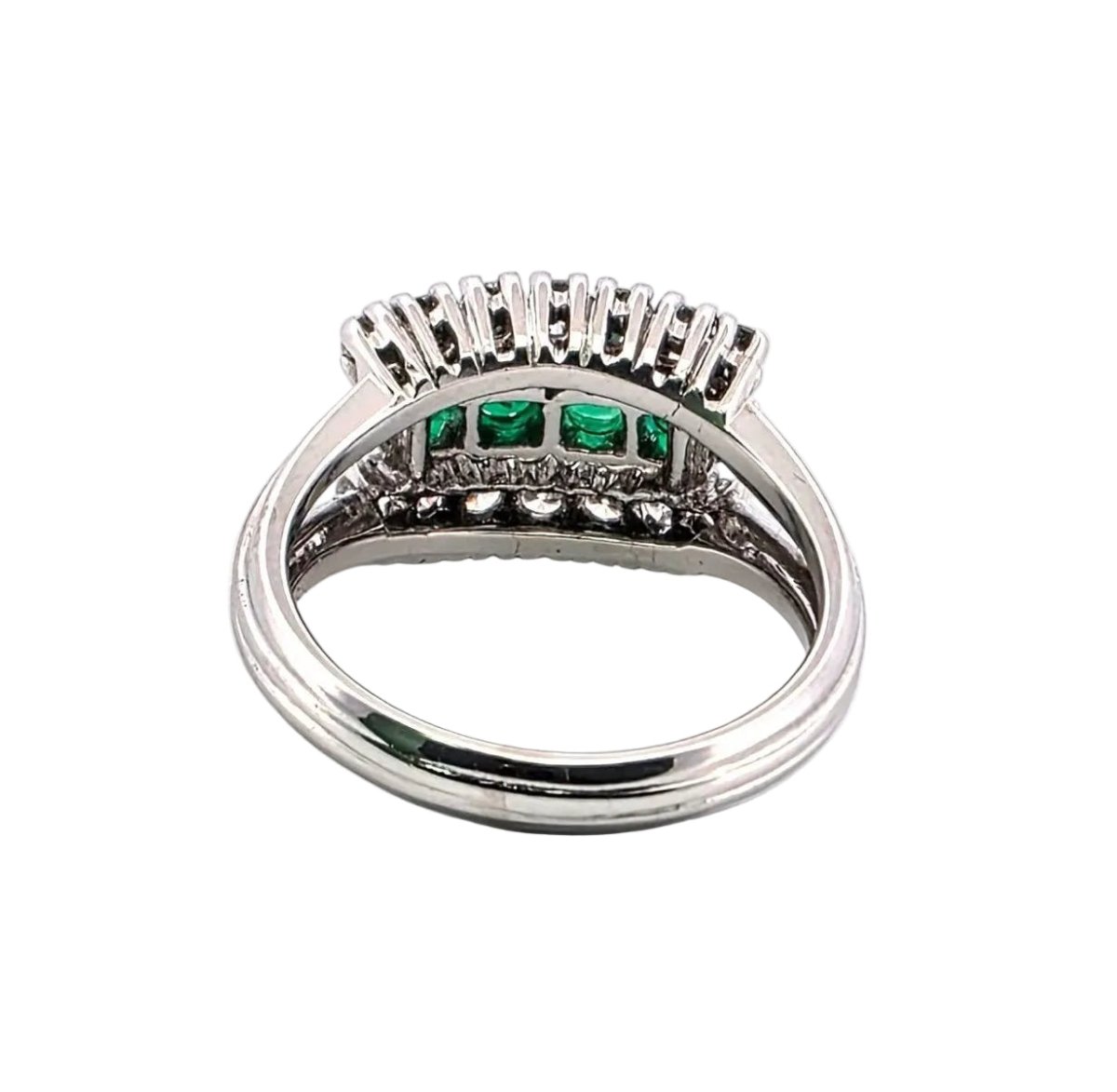 Bague en or blanc, émeraudes et diamants - Castafiore