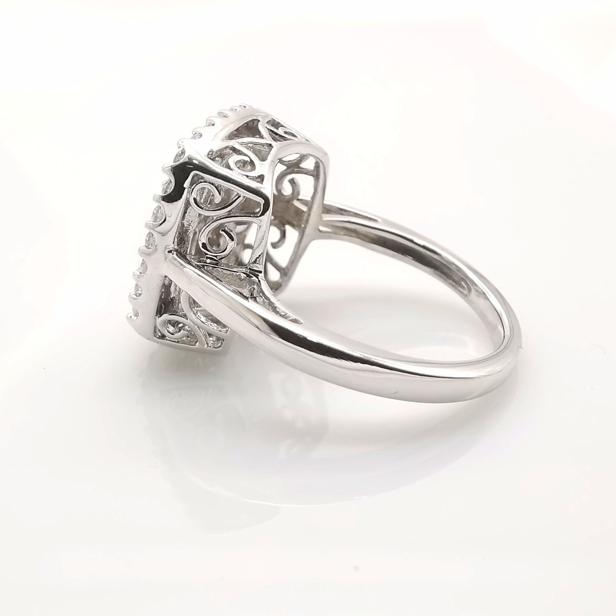 Bague en or blanc et diamants - Castafiore