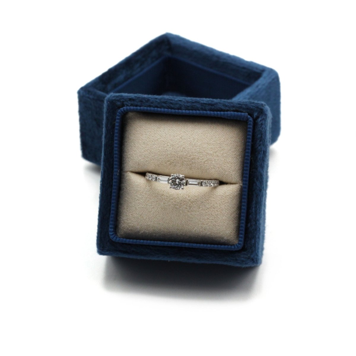 Bague en or blanc et diamants - Castafiore