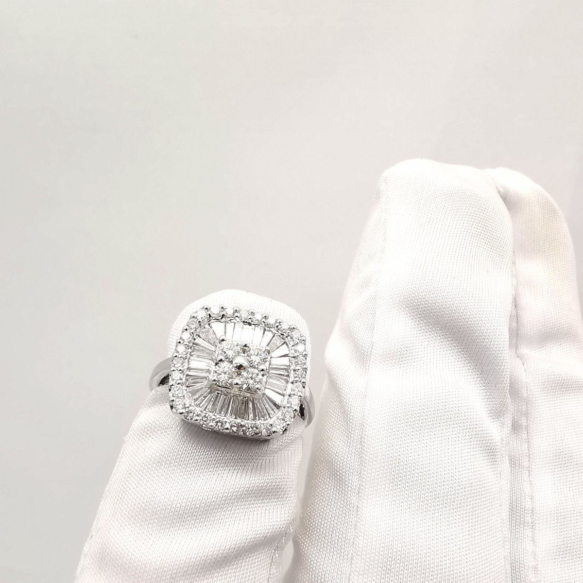 Bague en or blanc et diamants - Castafiore