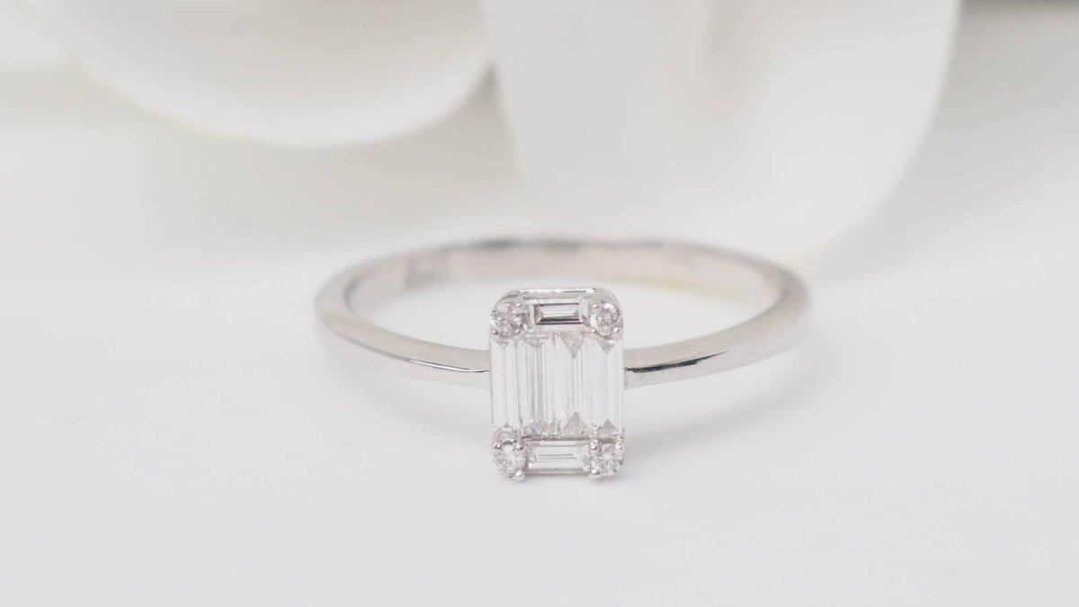 Bague en or blanc et diamants baguettes - Castafiore