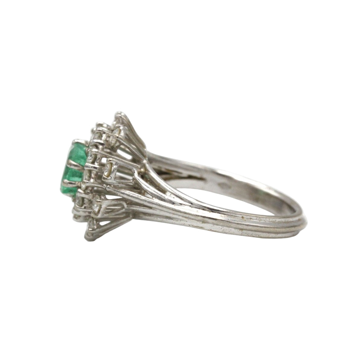 Bague en or blanc et diamants émeraude - Castafiore