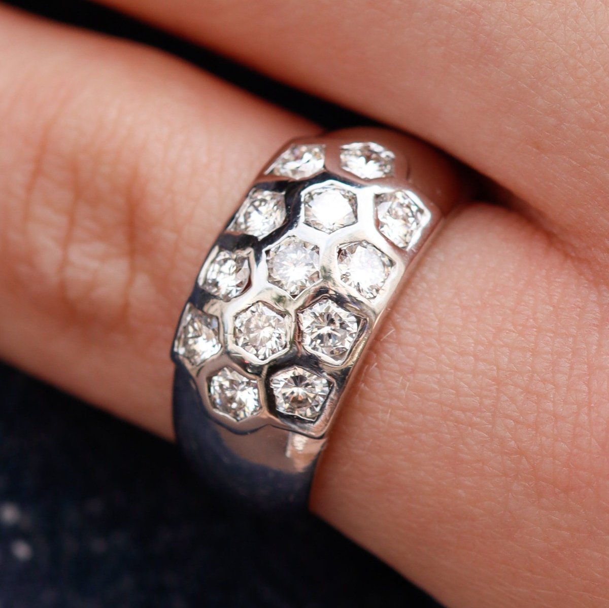 Bague en or blanc et diamants – Motif nid d’abeille - Castafiore