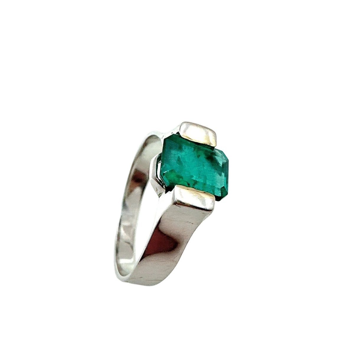 Bague en or blanc et émeraude - Castafiore