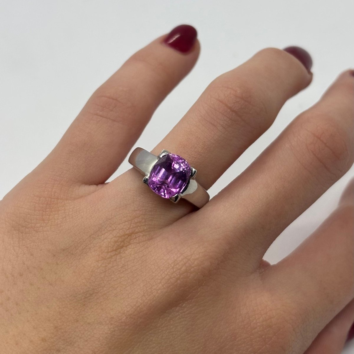 Bague en or blanc et saphir rose - Castafiore