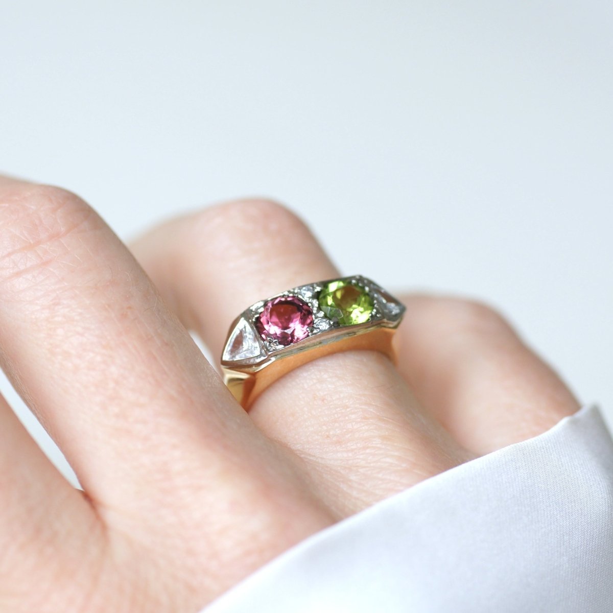 Bague en or blanc, or jaune, péridot, tourmaline et diamants - Castafiore