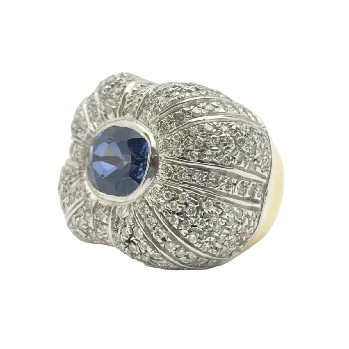 Bague en or blanc, or jaune, saphir et diamants - Castafiore